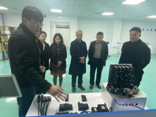 中科伺易迎多位权威专家莅临参观，产品实力获高度肯定与热切关注
